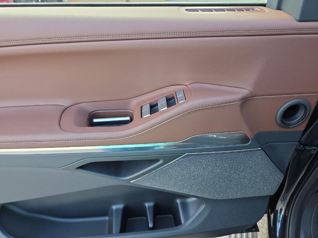 new 2025 Lincoln Navigator car, priced at $106,085