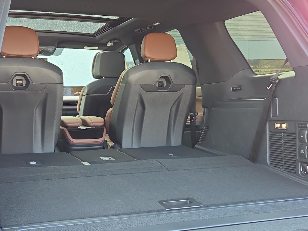 new 2025 Lincoln Navigator car, priced at $106,085