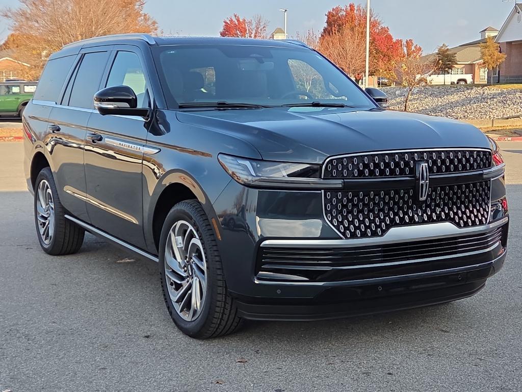 new 2025 Lincoln Navigator car, priced at $106,085