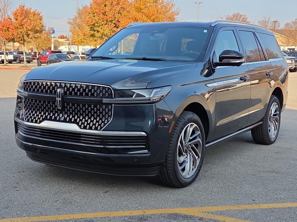 new 2025 Lincoln Navigator car, priced at $106,085