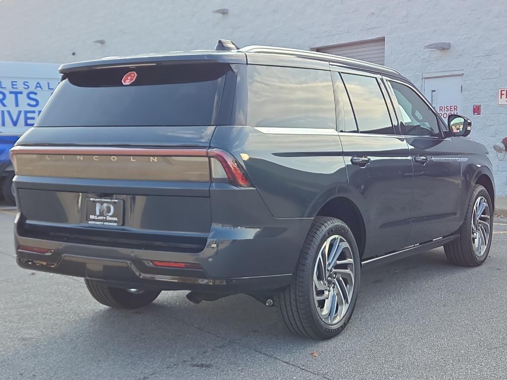 new 2025 Lincoln Navigator car, priced at $106,085