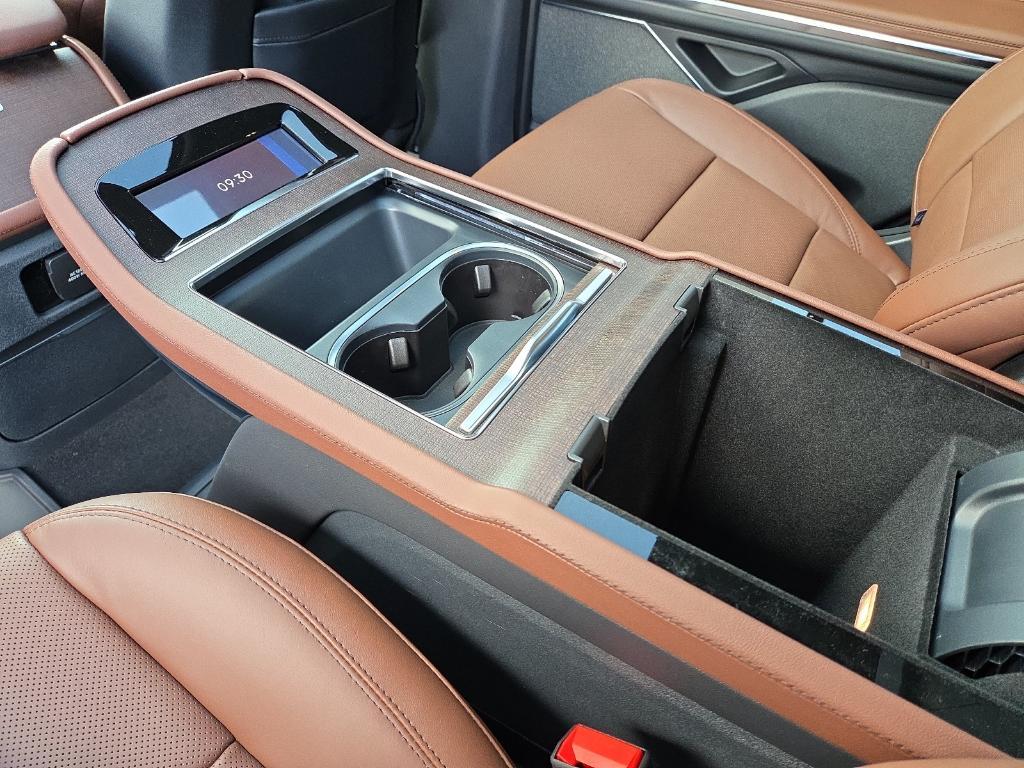 new 2025 Lincoln Navigator car, priced at $106,085