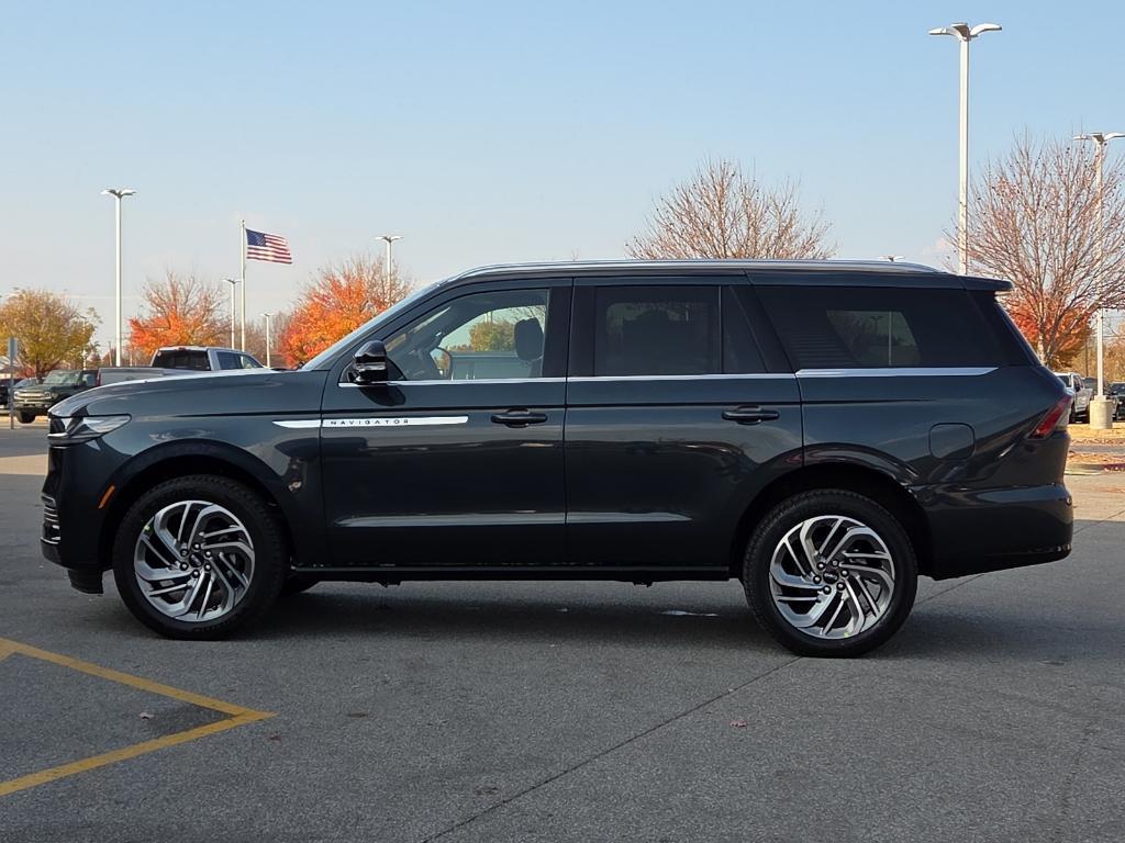 new 2025 Lincoln Navigator car, priced at $106,085