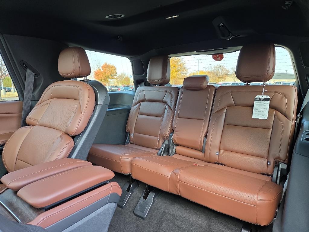 new 2025 Lincoln Navigator car, priced at $106,085