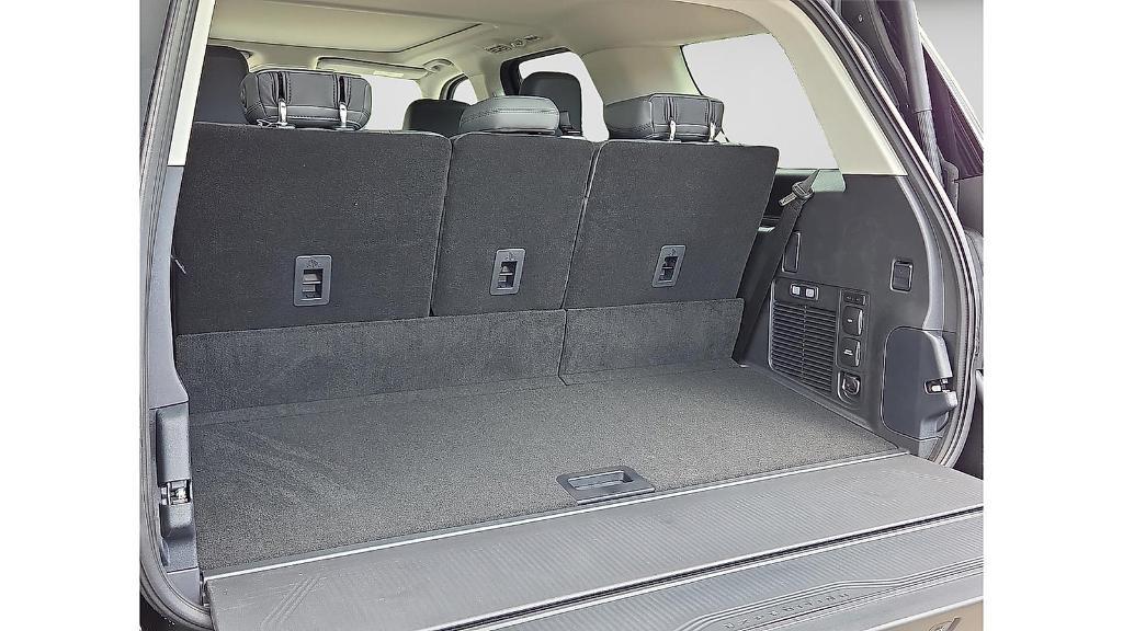 new 2025 Ford Expedition car, priced at $71,370