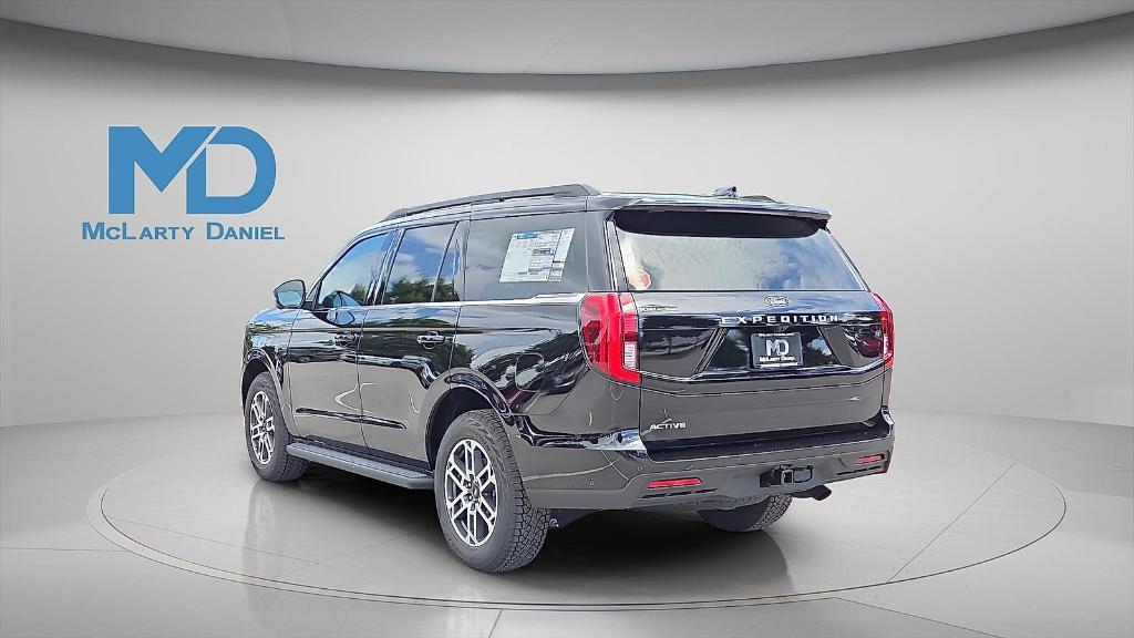 new 2025 Ford Expedition car, priced at $71,370