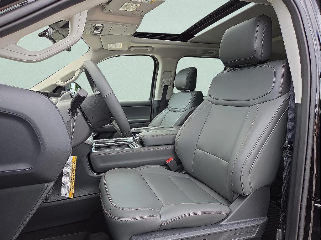 new 2025 Ford Expedition car, priced at $71,370