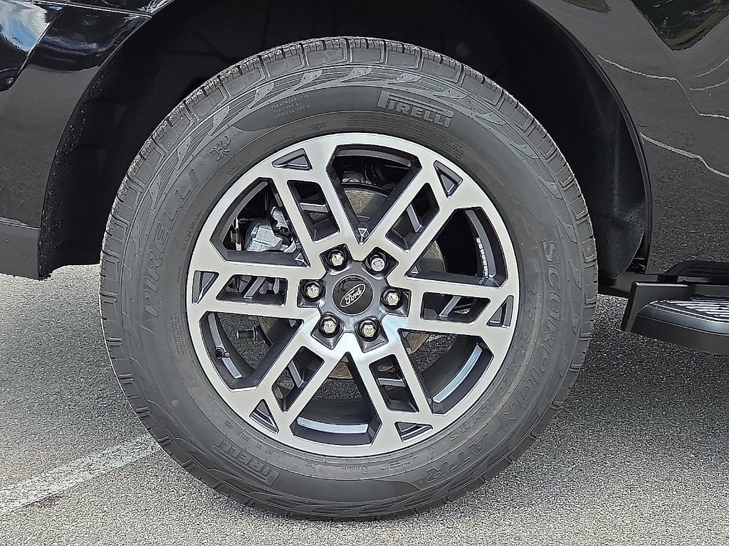 new 2025 Ford Expedition car, priced at $71,370