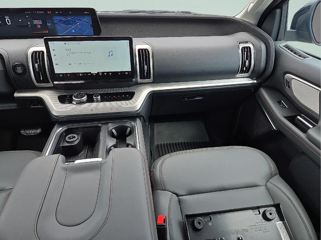 new 2025 Ford Expedition car, priced at $71,370