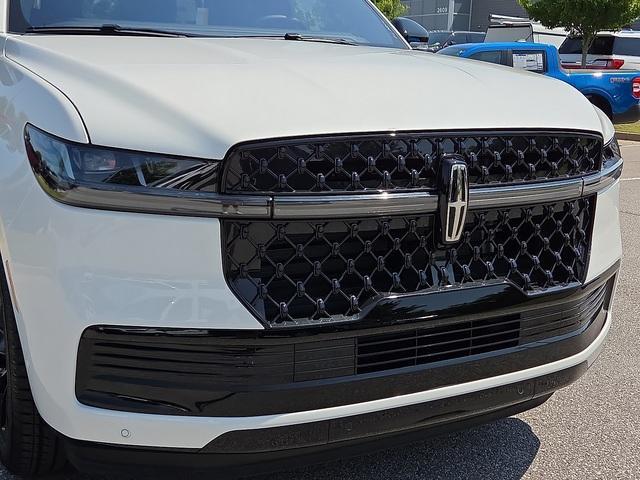 new 2025 Lincoln Navigator car, priced at $109,245