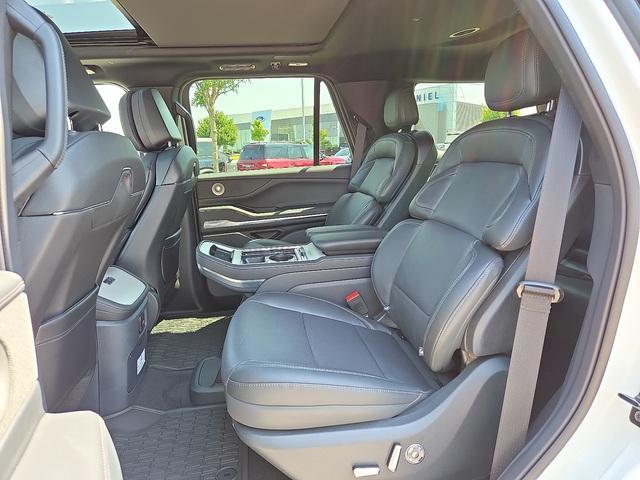 new 2025 Lincoln Navigator car, priced at $109,245