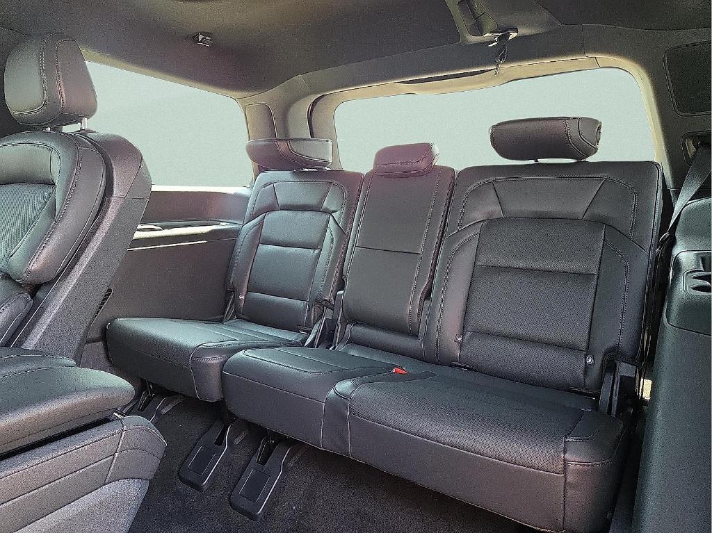 new 2025 Lincoln Navigator car, priced at $107,060