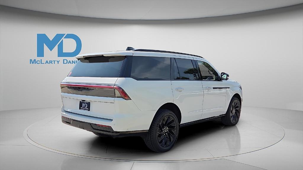 new 2025 Lincoln Navigator car, priced at $107,060