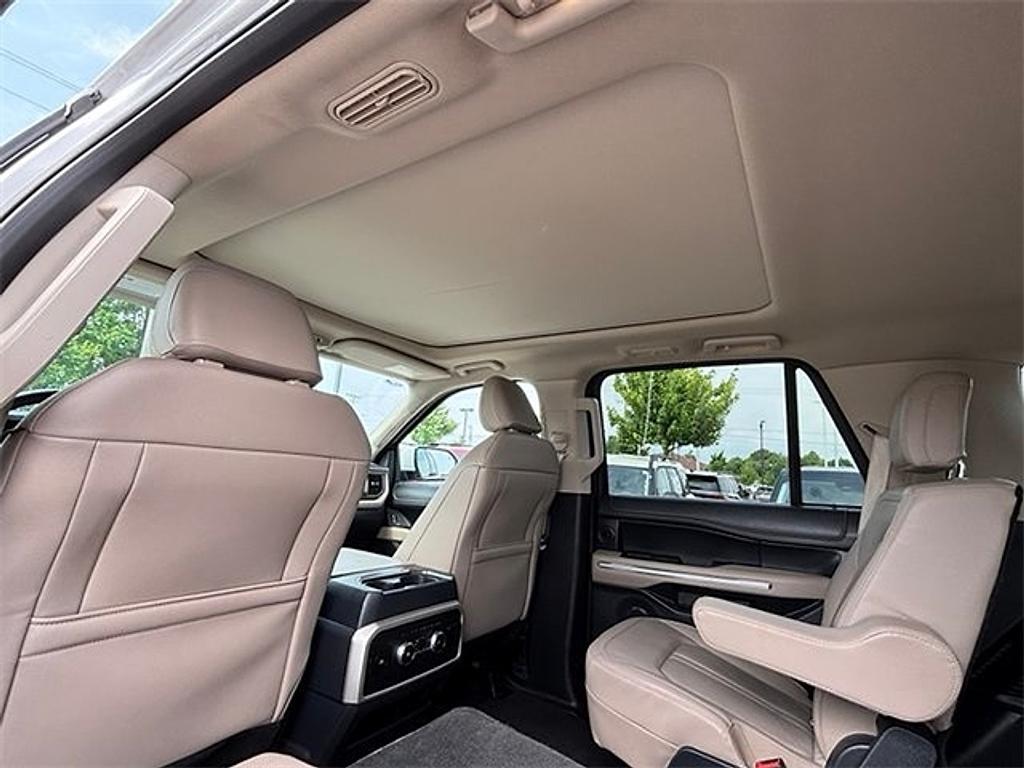 used 2024 Ford Expedition car, priced at $53,788