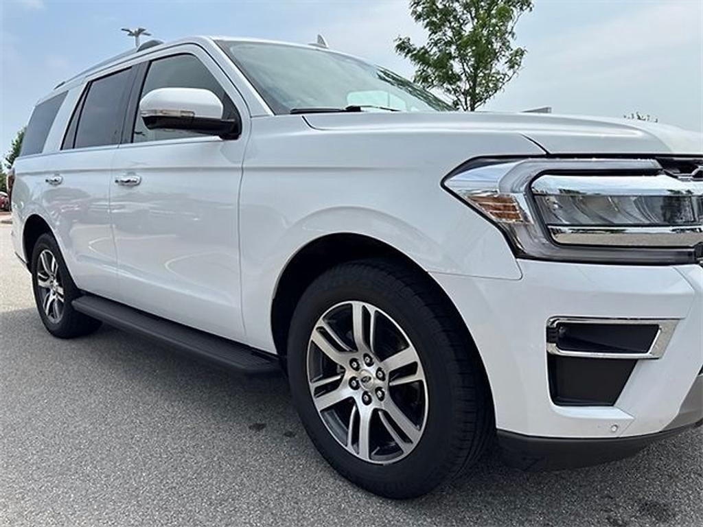 used 2024 Ford Expedition car, priced at $53,788