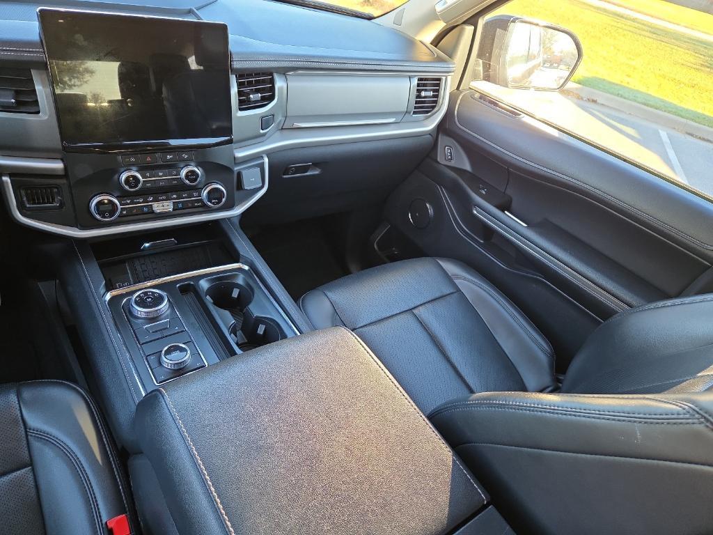 used 2024 Ford Expedition car, priced at $47,389