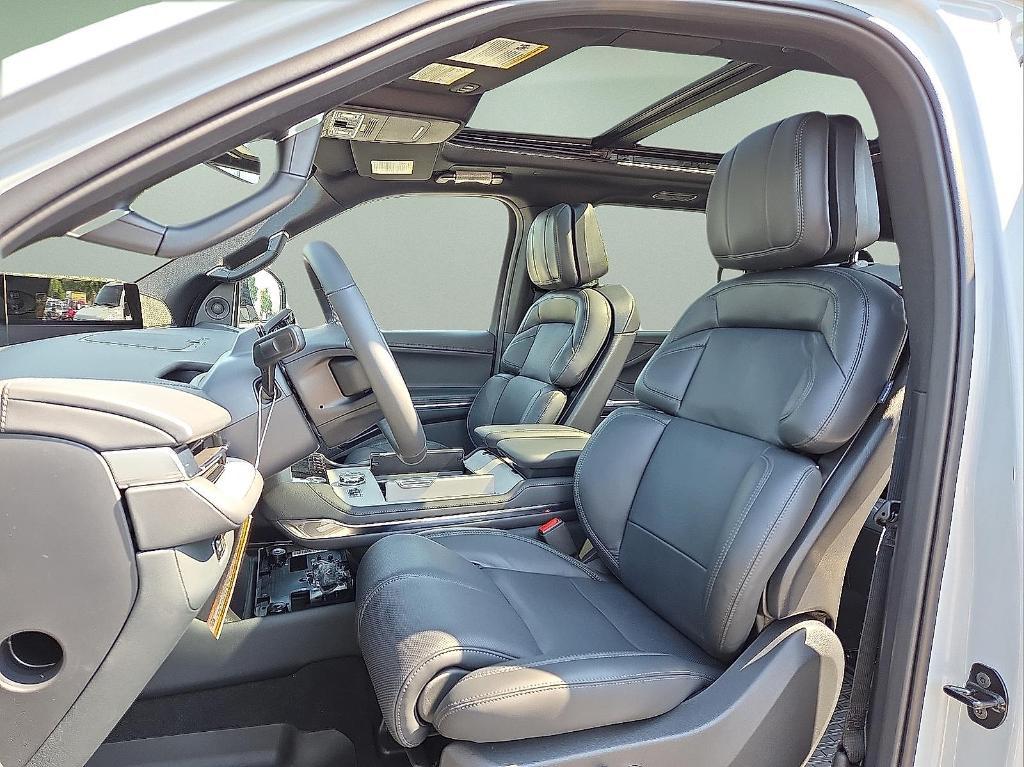 new 2025 Lincoln Navigator L car, priced at $106,008