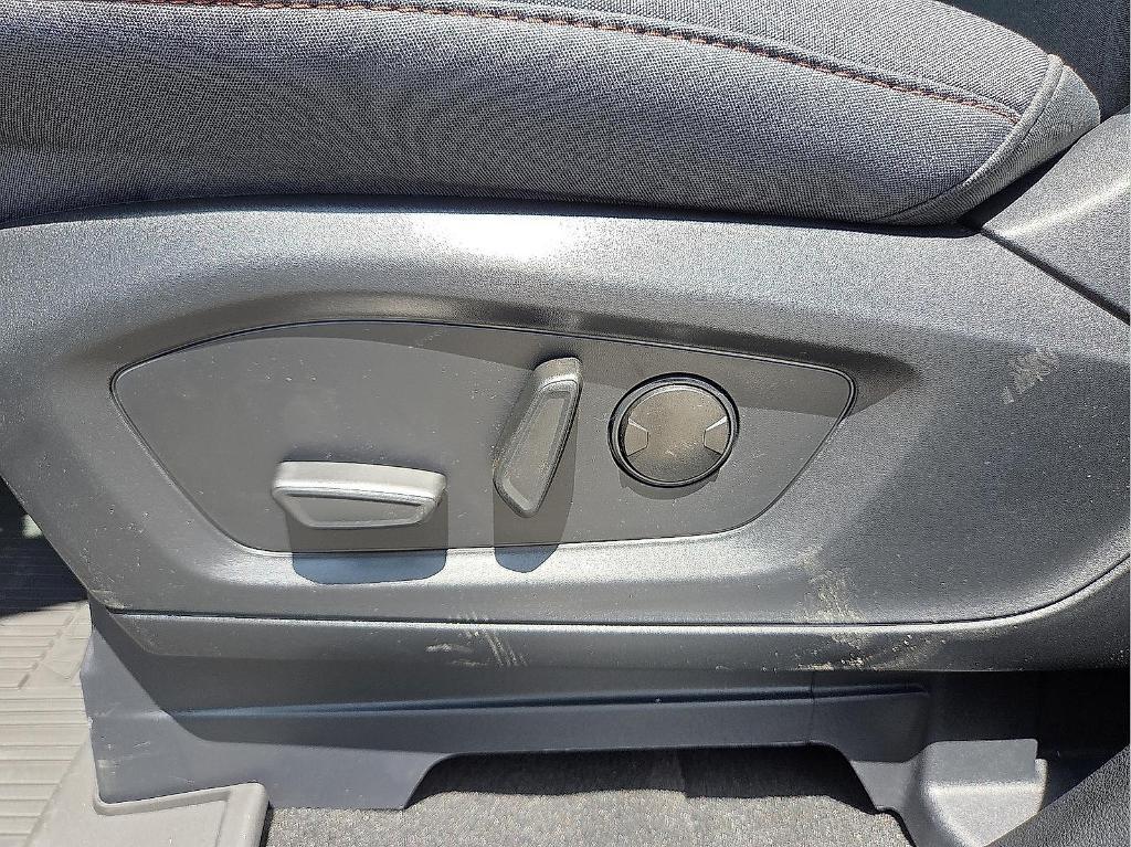 new 2025 Ford Explorer car, priced at $36,998
