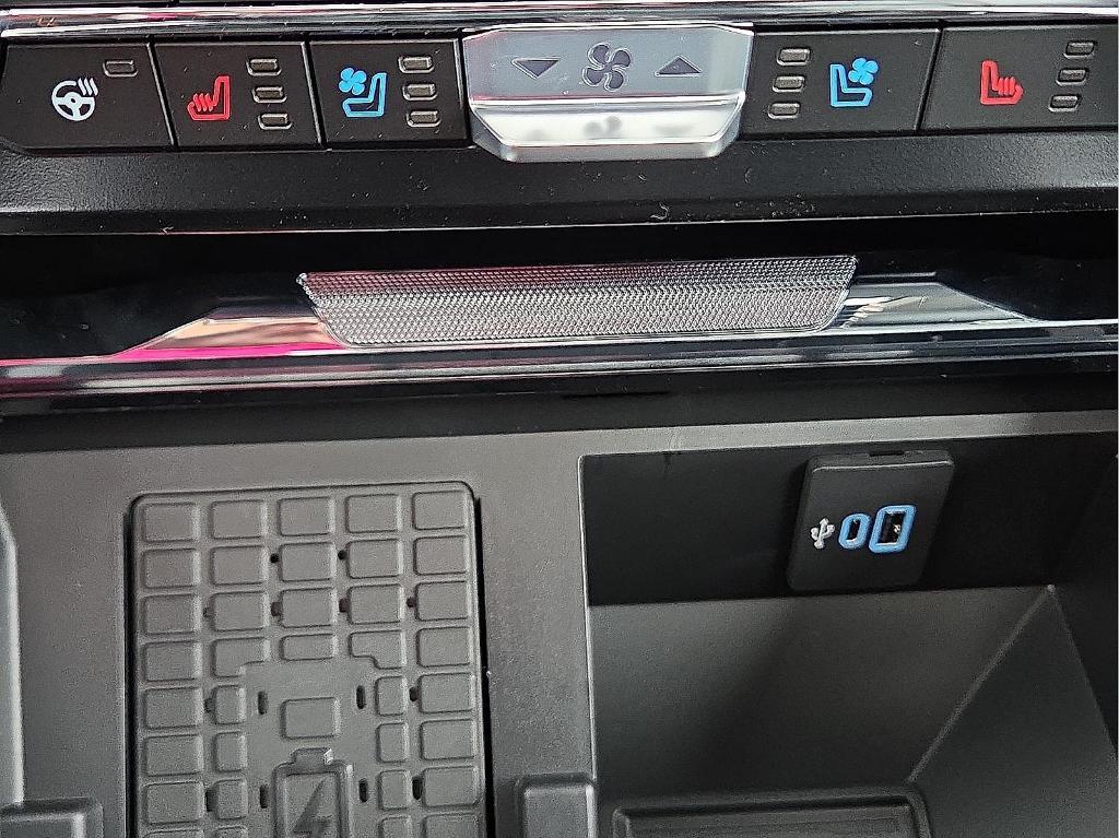 new 2025 Ford F-250 car, priced at $70,508