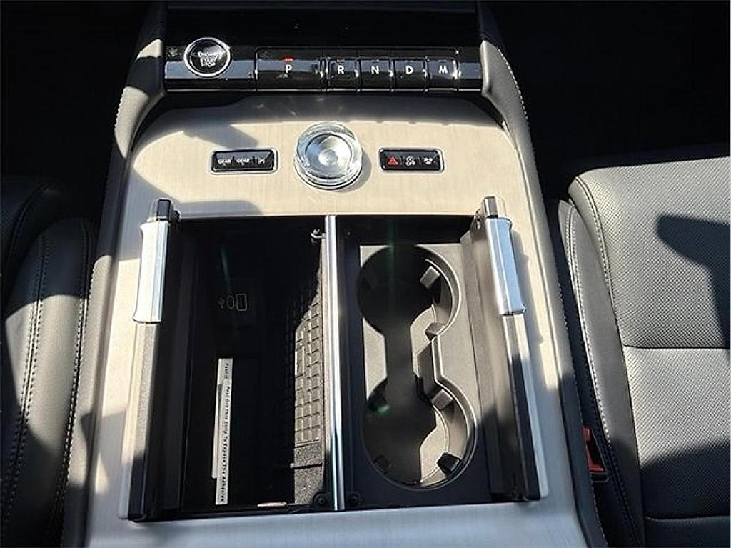 new 2025 Lincoln Navigator car, priced at $103,807