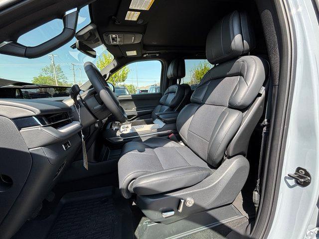 new 2025 Lincoln Navigator car, priced at $105,925
