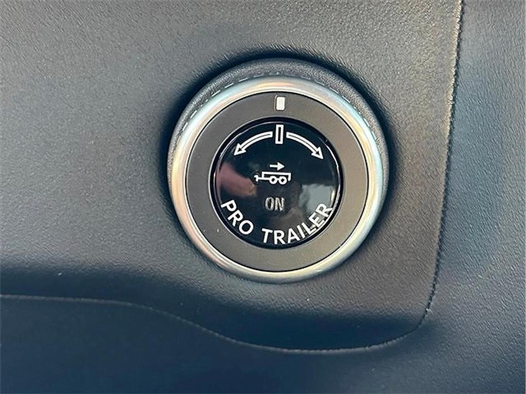 new 2025 Lincoln Navigator car, priced at $103,807
