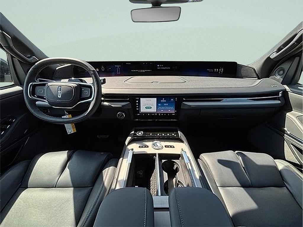 new 2025 Lincoln Navigator car, priced at $103,807
