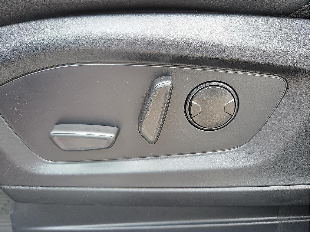 new 2025 Ford Explorer car, priced at $44,277