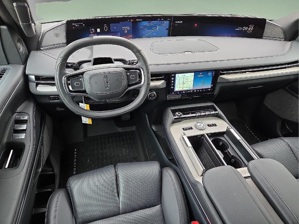 new 2025 Lincoln Navigator car, priced at $106,580