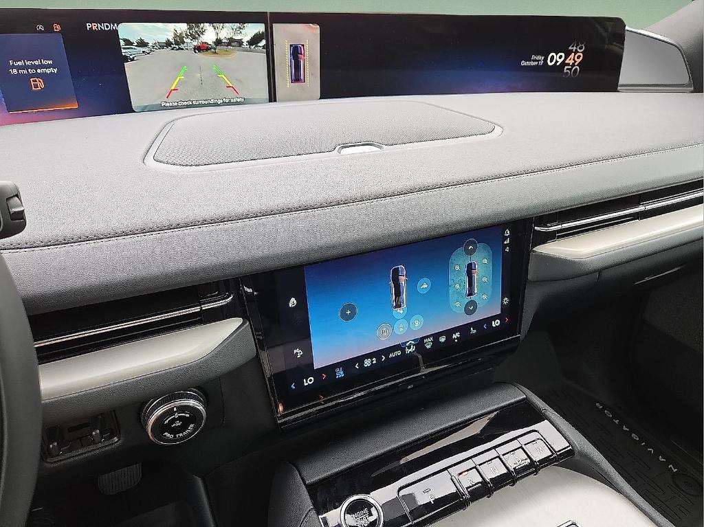 new 2025 Lincoln Navigator car, priced at $106,580