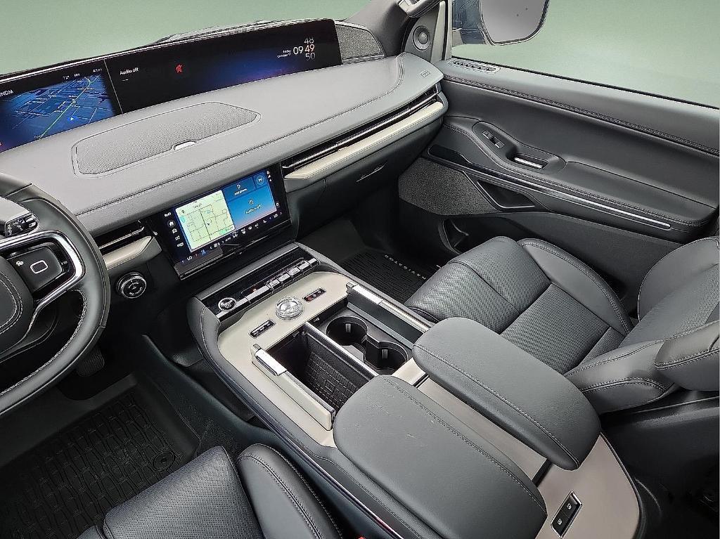 new 2025 Lincoln Navigator car, priced at $106,580