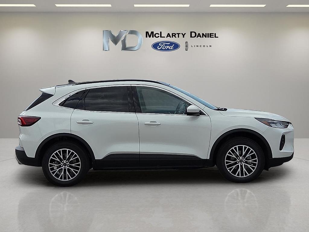 new 2025 Ford Escape car, priced at $30,083