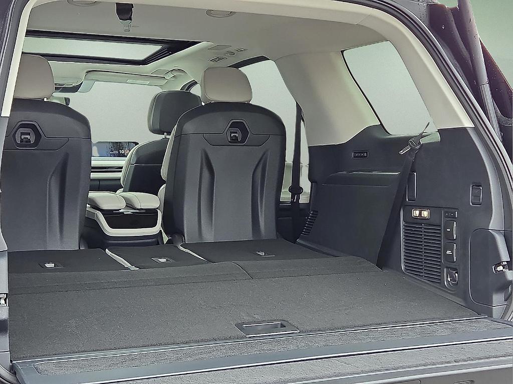 new 2025 Lincoln Navigator car, priced at $105,090