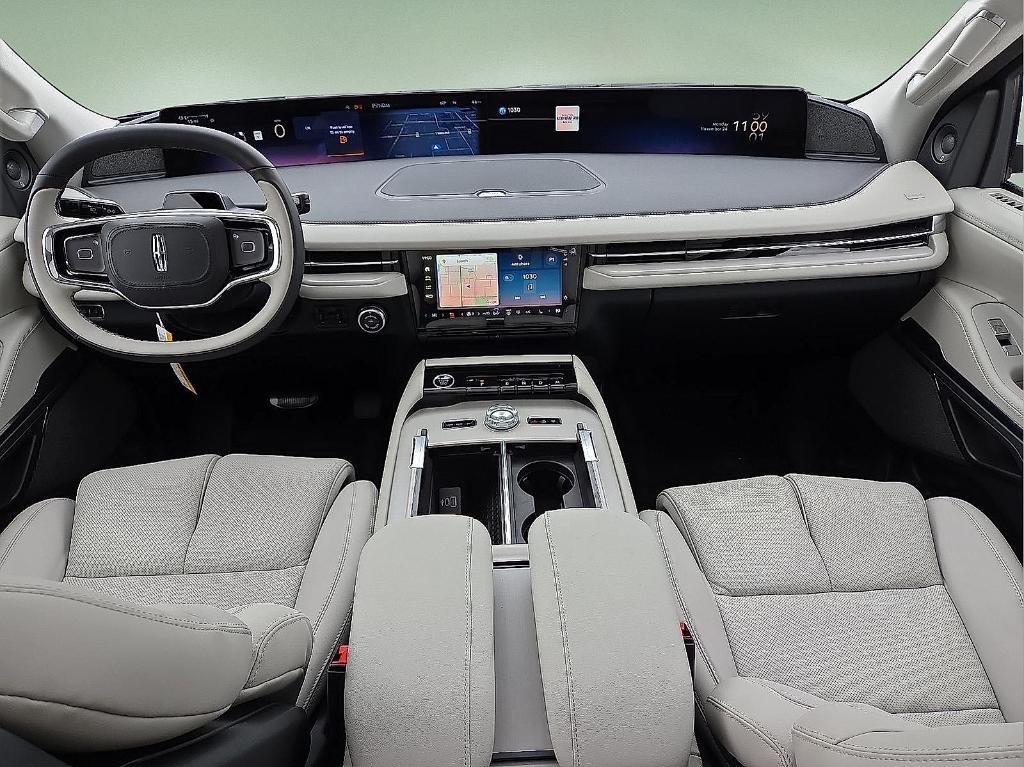 new 2025 Lincoln Navigator car, priced at $105,090