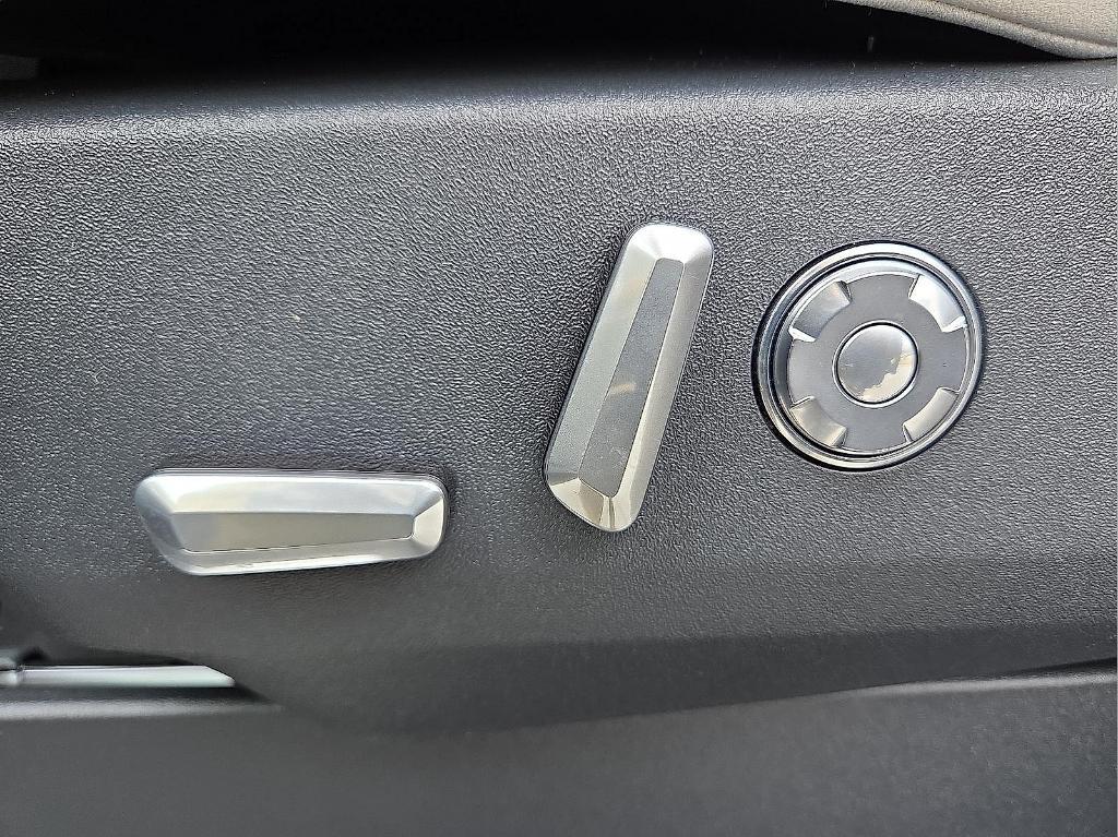 new 2025 Lincoln Navigator car, priced at $105,090