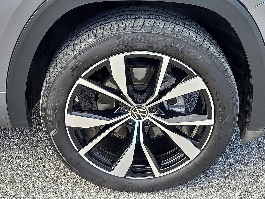 used 2024 Volkswagen Atlas car, priced at $37,995