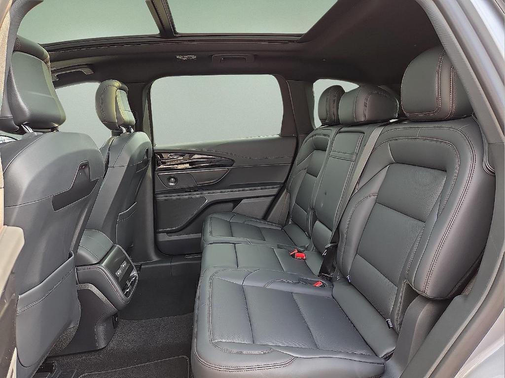 new 2025 Lincoln Nautilus car, priced at $52,802