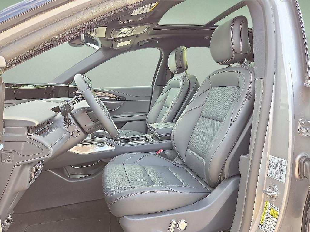 new 2025 Lincoln Nautilus car, priced at $52,802