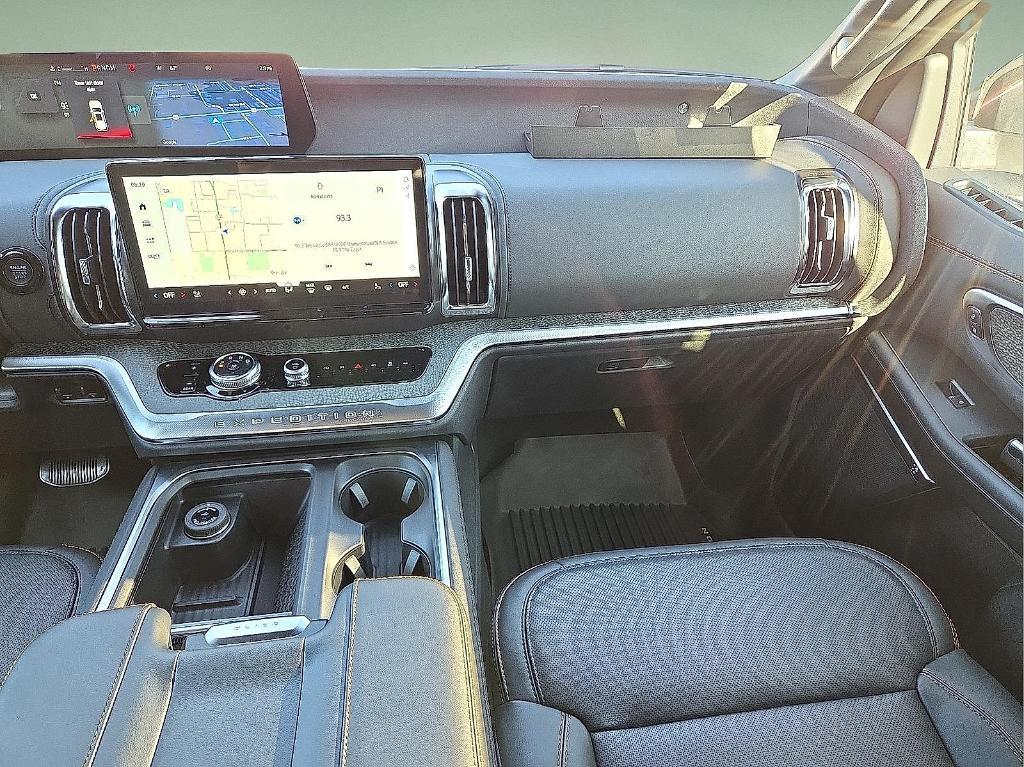 new 2025 Ford Expedition car, priced at $79,933