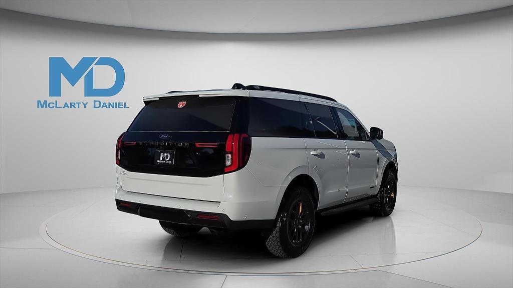 new 2025 Ford Expedition car, priced at $82,484