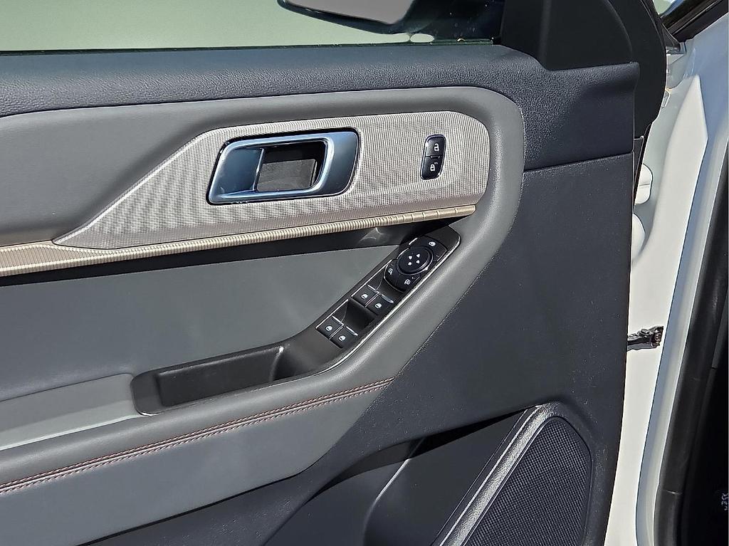 new 2025 Ford Explorer car, priced at $36,525