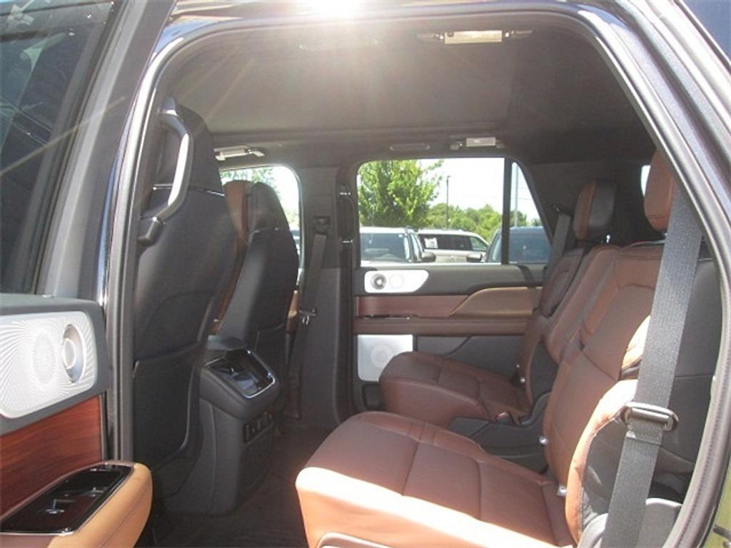 new 2024 Lincoln Navigator car, priced at $76,185