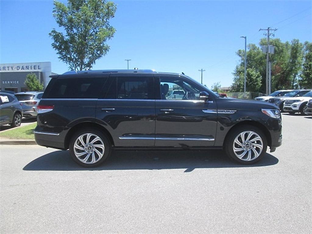 new 2024 Lincoln Navigator car, priced at $76,185
