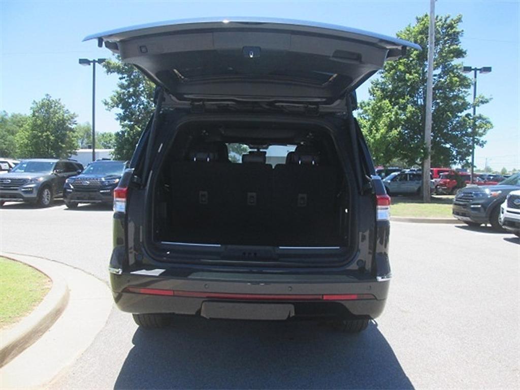 new 2024 Lincoln Navigator car, priced at $76,185