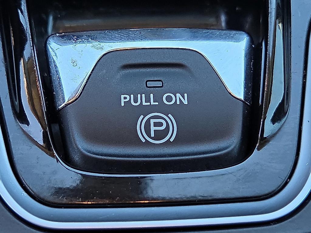 used 2020 Jeep Cherokee car, priced at $16,995