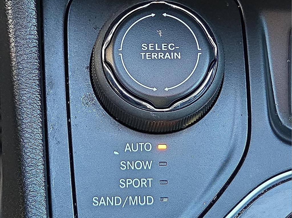 used 2020 Jeep Cherokee car, priced at $16,995