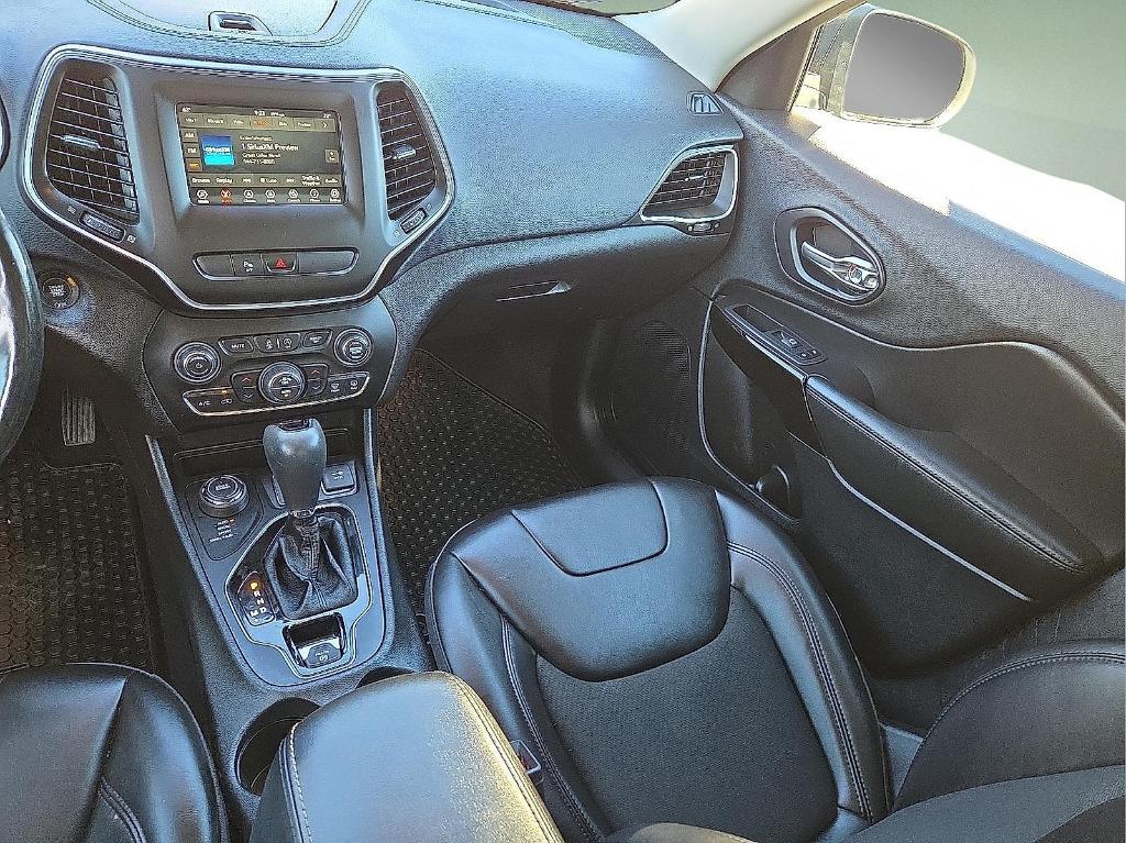 used 2020 Jeep Cherokee car, priced at $16,995