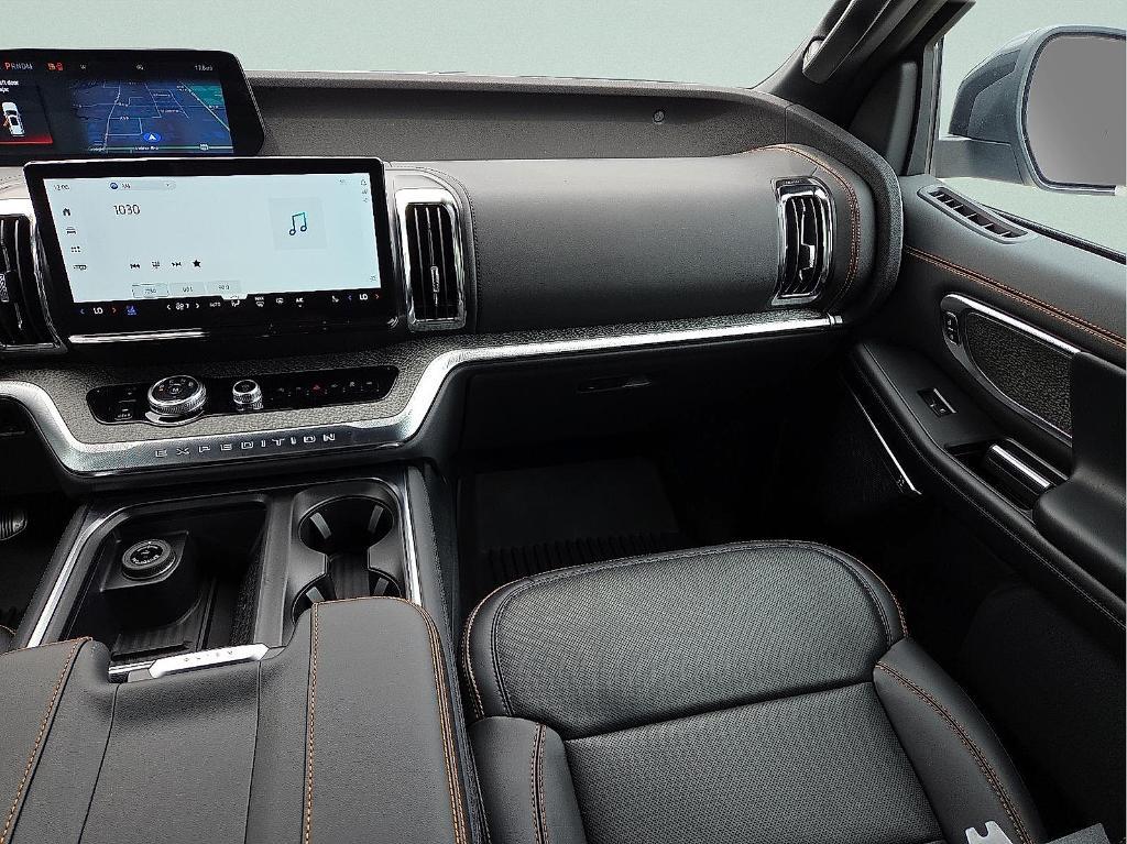 new 2025 Ford Expedition car, priced at $85,780