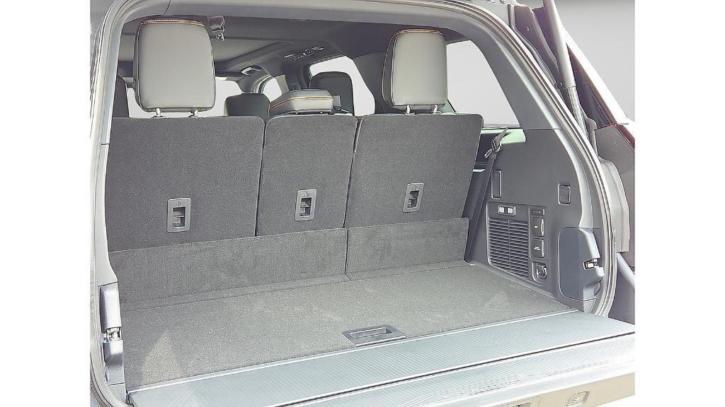 new 2025 Ford Expedition car, priced at $85,780