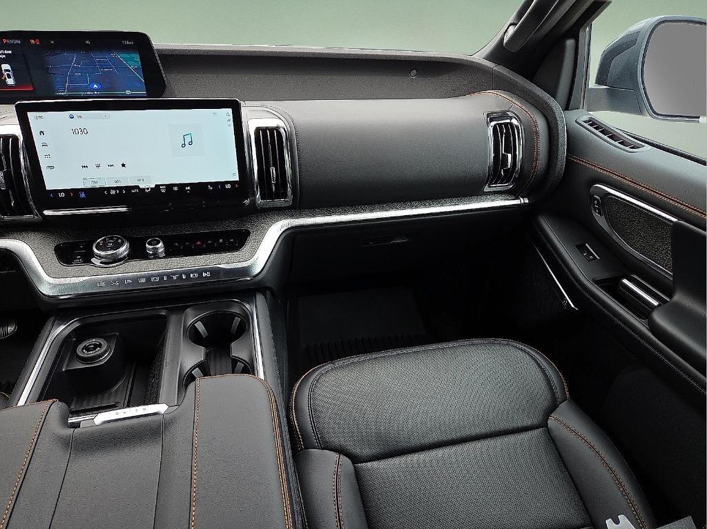 new 2025 Ford Expedition car, priced at $80,633